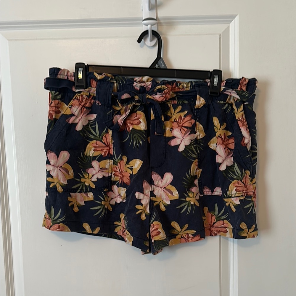 Time and Tru Floral Women's Shorts